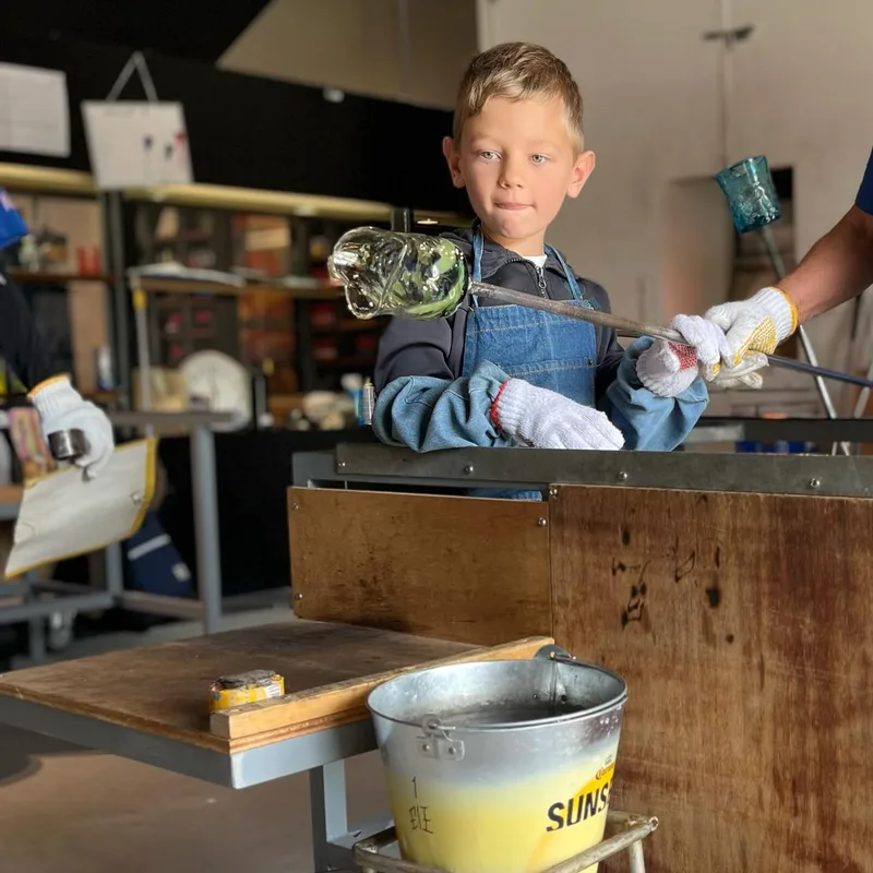 Handmade experience of creating your own souvenir from Okinawa 👏 #workshop #glasswork #glassblowing #ryukyuglass #handm