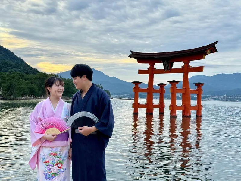 #floatingtorii #toriigate #shinto #shintoshrine #itsukushima #kimono #kimonolove #miyajima #japantrip